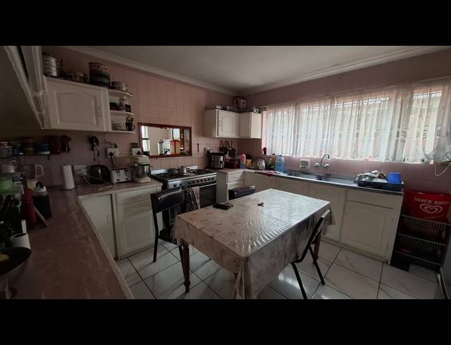 3 BEDROOM FREEHOLD FOR SALE IN PINATI
